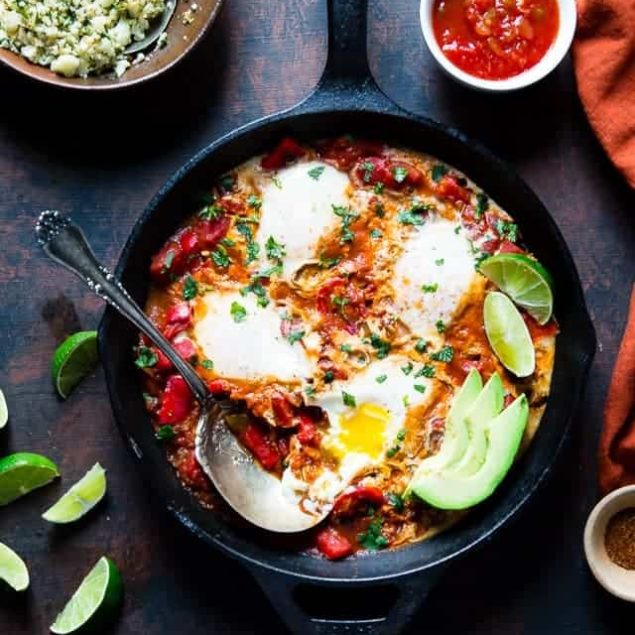 Whole30 Mexican Shakshuka - This quick and easy, gluten free Shakshuka recipe has a little, spicy Mexican twist! It's a lower carb, healthy and paleo friendly dinner or breakfast! | Foodfaithfitness.com | @FoodFaithFit