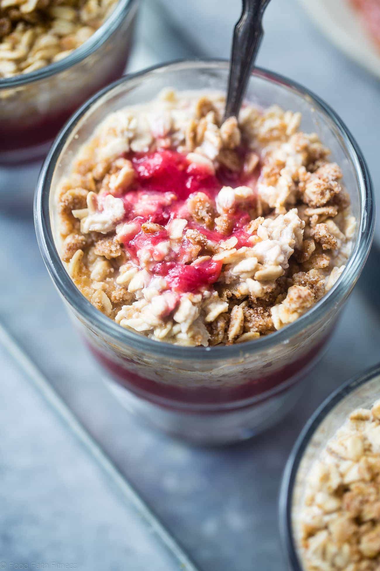 Strawberry rhubarb vegan overnight oats - these easy, gluten -free oats taste like awakening on a healthy slice of cakes for breakfast! Make-aead friendly and only 200 calories! | Foodfaithfitlness.com | @Foodfaithfit