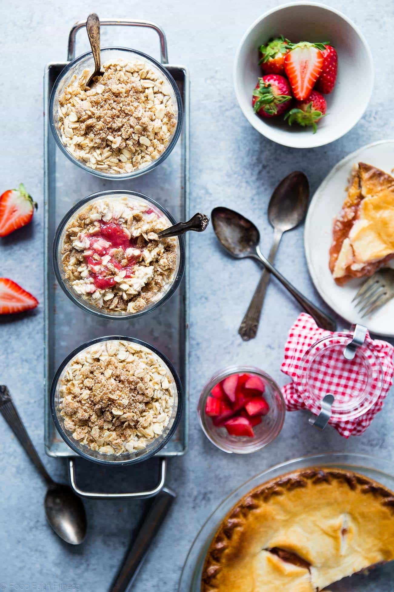 Strawberry rhubarb vegan overnight oats - these easy, gluten -free oats taste like awakening on a healthy slice of cakes for breakfast! Make-aead friendly and only 200 calories! | Foodfaithfitlness.com | @Foodfaithfit