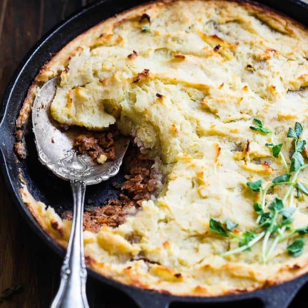 Vegetarian Shepherd's Pie - This whole30 and paleo shepherd's pie is a gluten, grain, and dairy free remake of the classic that is just as cozy and comforting! You'll never believe it's vegan friendly and healthy! | Foodfaithfitness.com | @FoodFaithFit