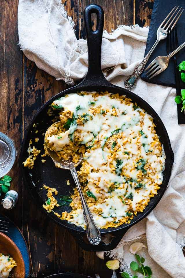 One of the pumpkin rice casserole of pumpkin - this casserole of rice requires only one pot, under 10 ingredients and has a lot of cheesy, pumpkin taste! It is easy, gluten -free, healthy autumn dinner that will certainly be pleased by the crowd! | Foodfaithfitlness.com | @Foodfaithfit