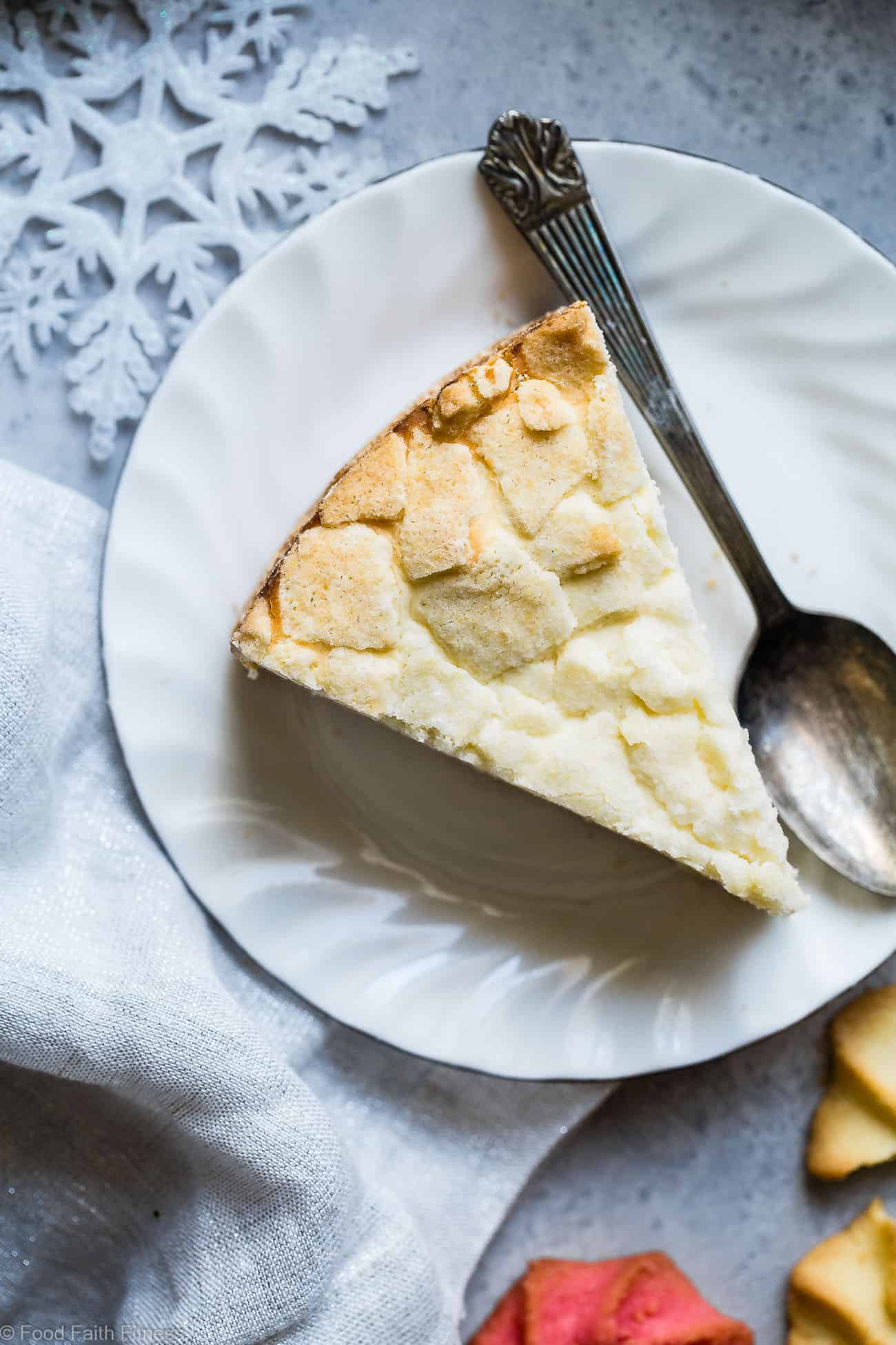 Sugar without sugar Greek yogurt gluten -free cheesecake - this gluten -free cottage cheese is an easy dessert that combines 2 holiday gifts! It is so creamy that you will not believe it is healthy, without sugar and only 235 calories! | Foodfaithfitlness.com | @Foodfaithfit
