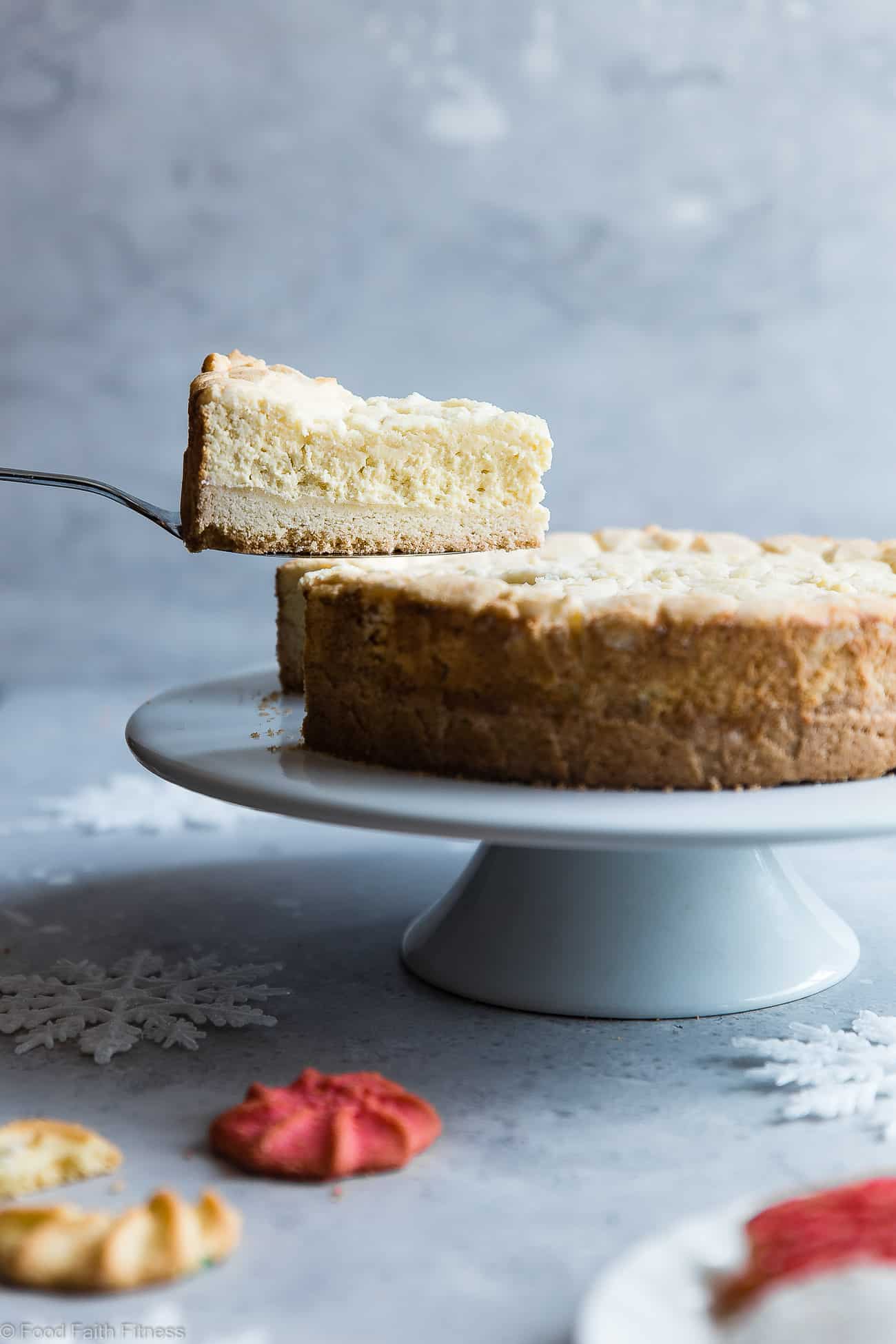 Cheesecake without gluten with Sugar Cookie Greek Yogurt - This gluten gluten is an easy dessert that combines 2 holiday gifts! It is so creamy that you will not believe it is healthy, without sugar and only 235 calories! | Foodfaithfitlness.com | @Foodfaithfit