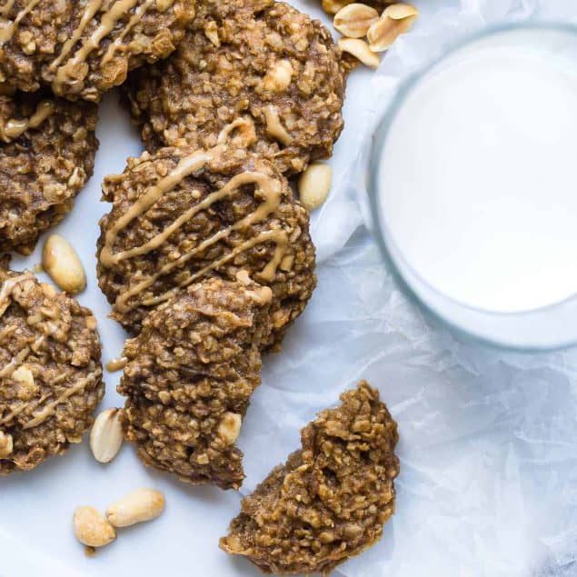 Healthy Peanut Butter Oatmeal Banana Cookies - These gluten free oatmeal cookies use only 5 simple ingredients and are dairy free and vegan friendly! A healthy treat for kids and adults that can be a breakfast or snack! | Foodfaithfitness.com | @FoodFaithFit