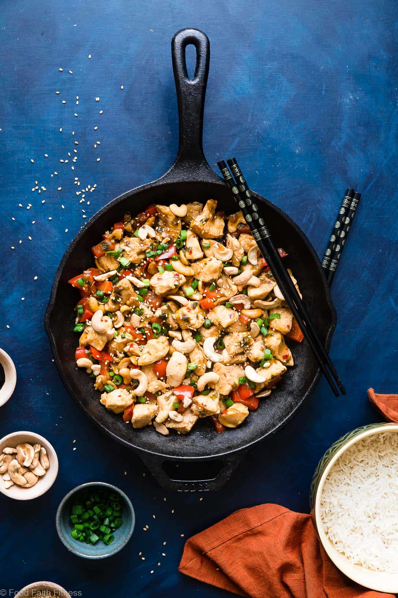 Easy Paleo Cashew Chicken Stir Fry - A healthy, gluten, grain and dairy free weeknight meal that the whole family will love! Ready in 20 minutes and WAY better than takeout! | #Foodfaithfitness | #Paleo #Glutenfree #Healthy #StirFry #Dairyfree