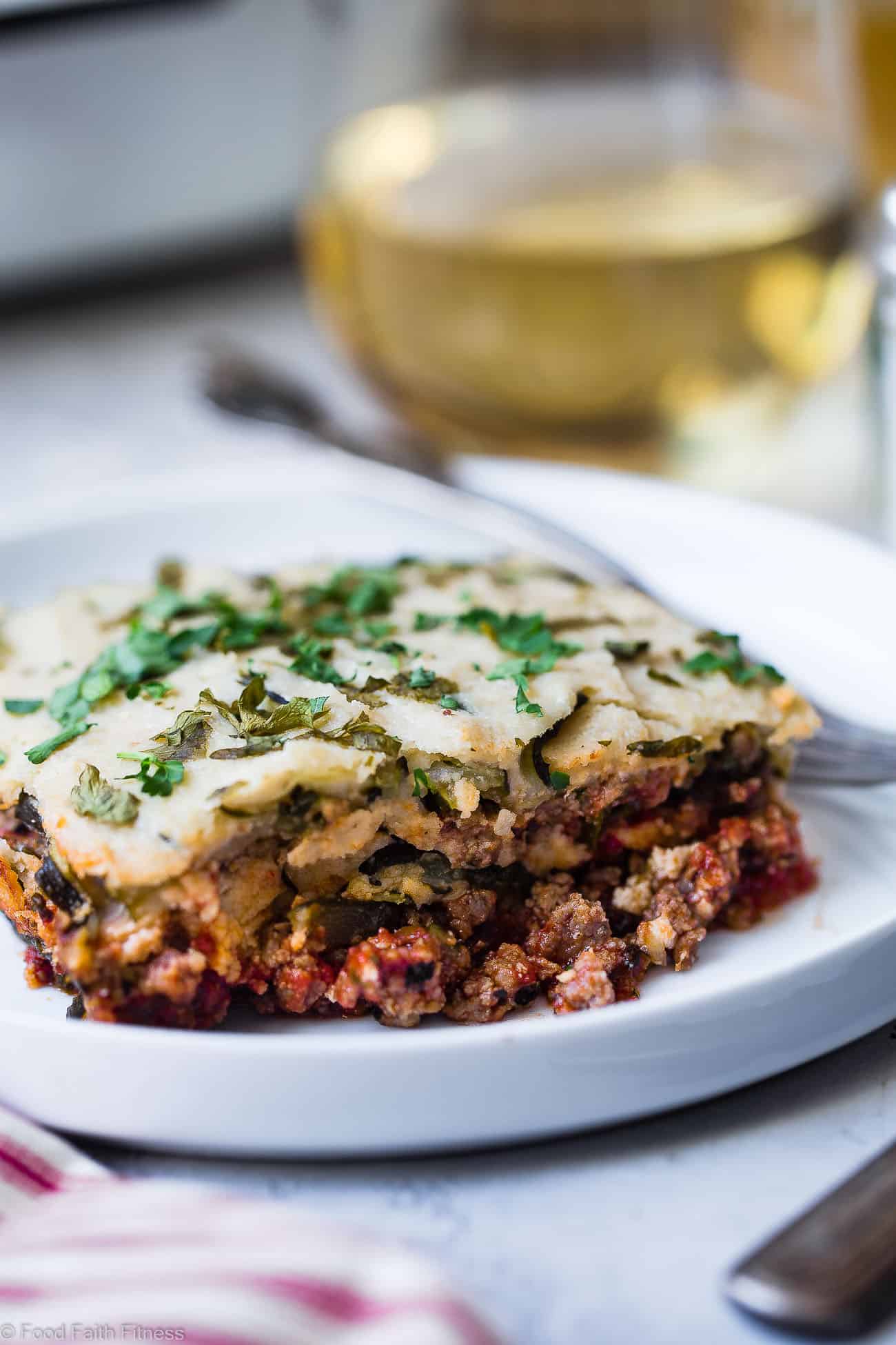 Low Carb Paleo Zucchini Lasagna - You will never know this family-pleasing lasagna is gluten/grain/dairy free, low carb and whole30 compliant! Not even the pickiest eaters will miss the cheese and pasta! | #Foodfaithfitness | #Paleo #whole30 #lowcarb #lasagna #glutenfree
