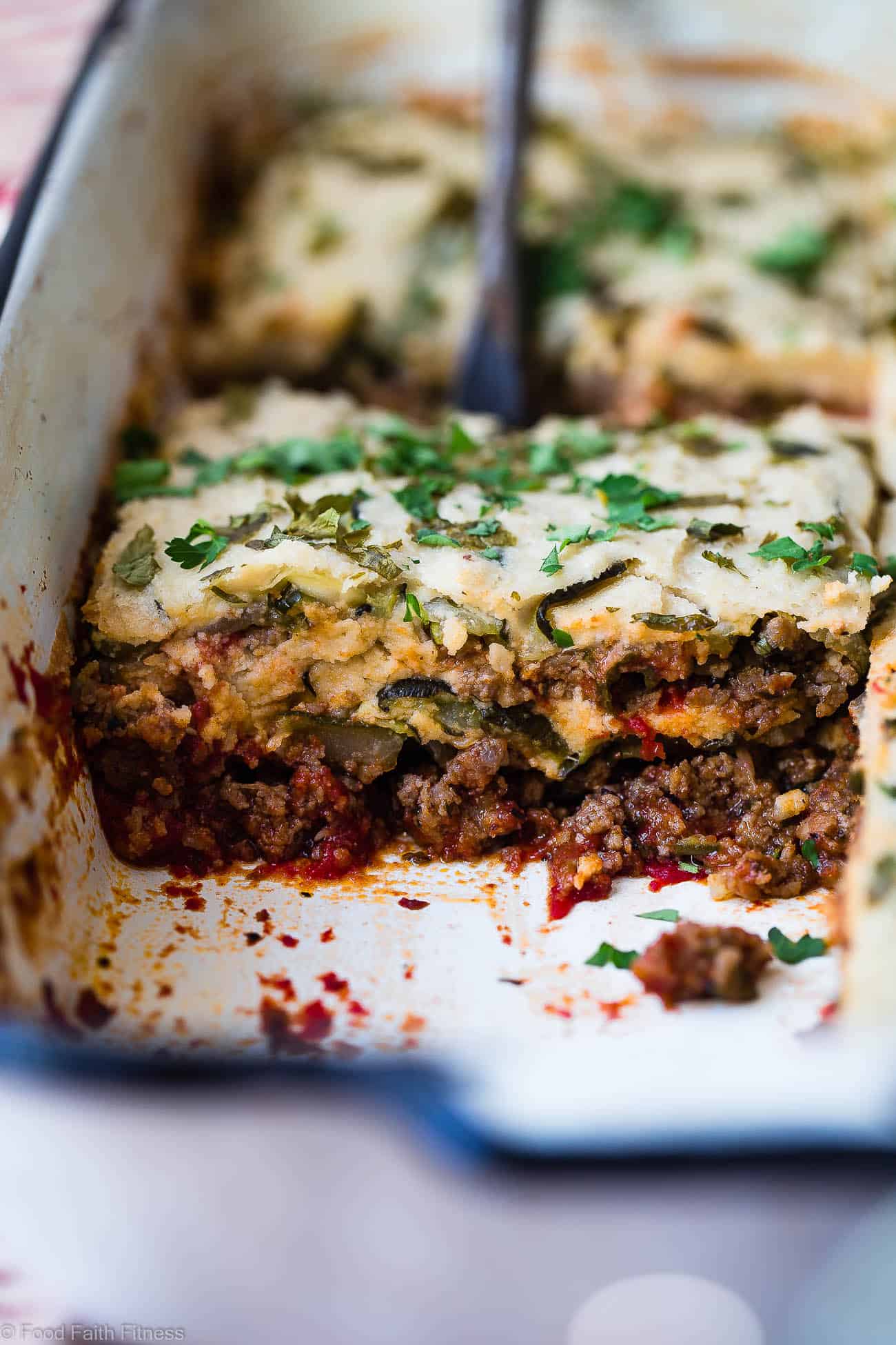 Low Carb Paleo Zucchini Lasagna - You will never know this family-pleasing lasagna is gluten/grain/dairy free, low carb and whole30 compliant! Not even the pickiest eaters will miss the cheese and pasta! | #Foodfaithfitness | #Paleo #whole30 #lowcarb #lasagna #glutenfree