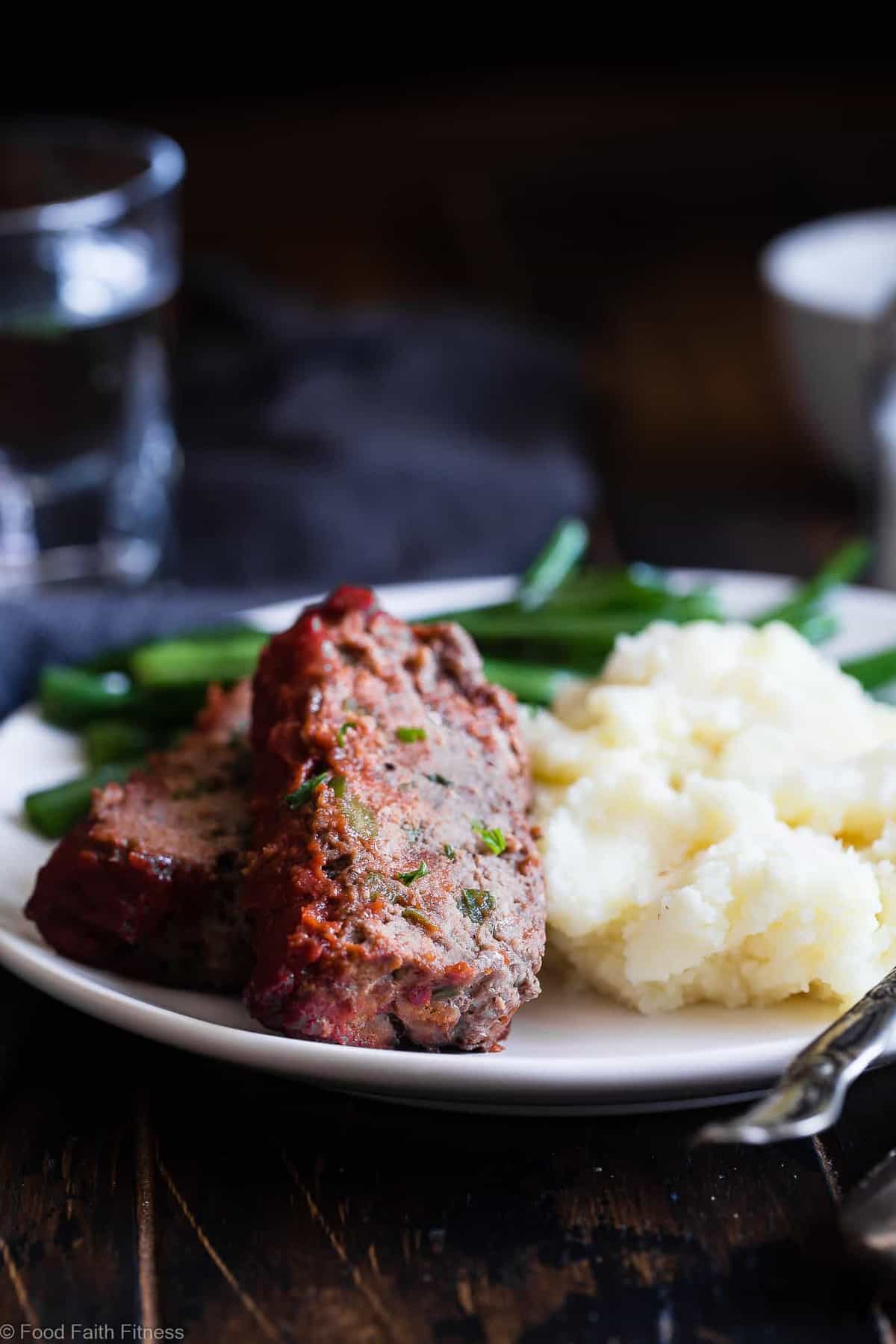 Easy Low Carb Paleo Meatloaf - This healthy Paleo Meatloaf is a family-friendly weeknight dinner that's gluten/grain/dairy/sugar free and whole30 compliant! Only 210 calories and picky eater approved! | #Foodfaithfitness | #Paleo #Whole30 #Keto #Glutenfree #LowCarb