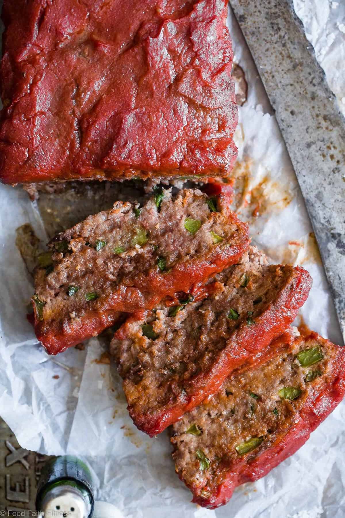 Easy Low Carb Paleo Meatloaf - This healthy Paleo and low carb Meatloaf is a family-friendly weeknight dinner that's gluten/grain/dairy/sugar free and whole30 compliant! Only 210 calories and picky eater approved! | #Foodfaithfitness | #Paleo #Whole30 #Keto #Glutenfree #LowCarb