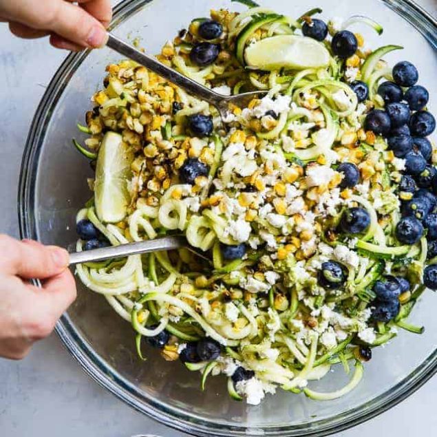 Summer Zucchini Noodle Pasta Salad - This gluten free Zucchini Noodle Pasta Salad is an easy, healthy side dish loaded with smoky grilled corn, sweet blueberries and  a tangy honey lime basil vinaigrette! Perfect for summer potlucks and only 140 calories! | #Foodfaithfitness | #Healthy #Spiralized #Glutenfree #Vegetarian #Salad
