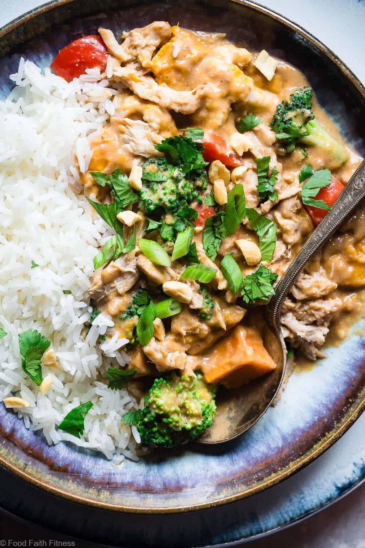 Easy Crockpot Thai peanut butter chicken curry - a slow stove makes all work in this easy dinner for a family that is for a family that is without gluten and dairy products, and packed protein. Also great for food preparation! | #Foodfaithfitness | #Glutenfree #dairfree #slowcooker #crockpot #healthy