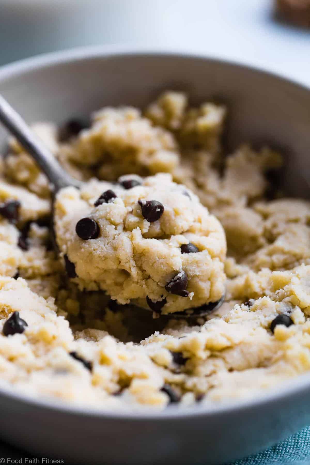 Healthy Protein Powder Cookie Dough - This 5 ingredient healthy, edible cookie dough is gluten free, paleo/vegan friendly and ready in 5 minutes! It packs 20g of protein and only 200 calories so you can eat the whole bowl! | #Foodfaithfitness | #Glutenfree #Healthy #Paleo #Vegan #Snack