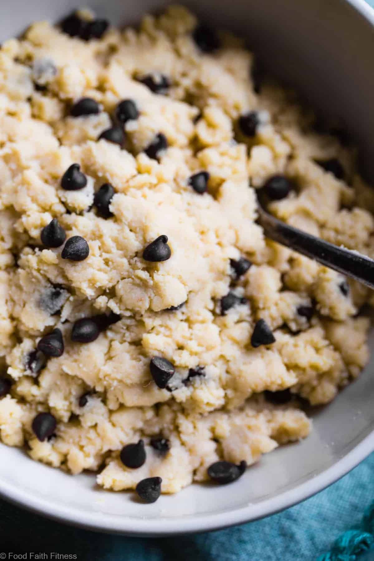 Healthy Protein Powder Cookie Dough - This 5 ingredient healthy, edible cookie dough is gluten free, paleo/vegan friendly and ready in 5 minutes! It packs 20g of protein and only 200 calories so you can eat the whole bowl! | #Foodfaithfitness | #Glutenfree #Healthy #Paleo #Vegan #Snack