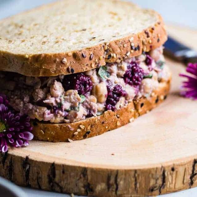 Blackberry Balsamic Vegan Chickpea Salad Sandwich - This simple sandwich has tangy notes of balsamic vinegar, sweet blackberries and fresh basil! It's a healthy, dairy and gluten free lunch that's packed with plant protein and fiber to keep you FULL! | #Foodfaithfitness | #Glutenfree #Vegan #Healthy #MealPrep #Dairyfree