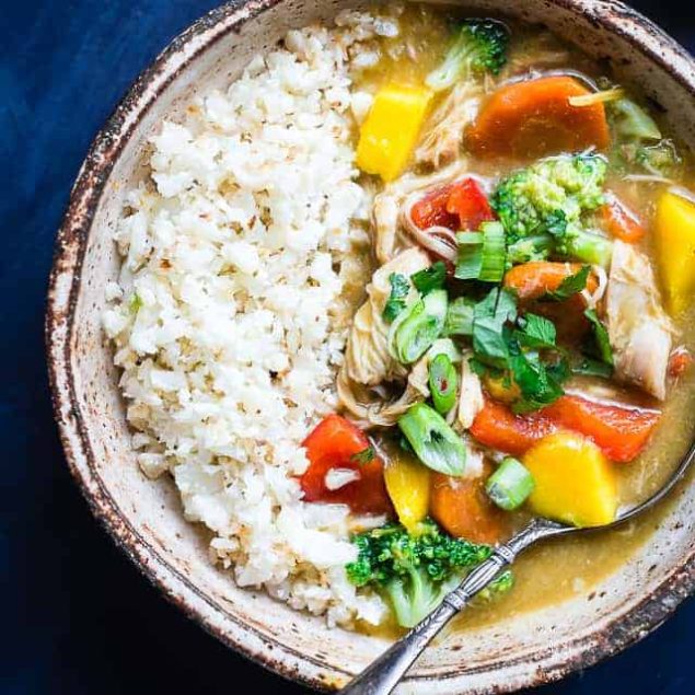Whole30 Slow Cooker Mango Chicken Curry- An easy, healthy family-friendly weeknight dinner where the slow cooker does all the work for you! Gluten free and paleo/whole30 compliant too! Makes DELICIOUS leftovers for meal prep! | #Foodfaithfitness | #Glutenfree #Healthy #Paleo #Whole30 #Curry