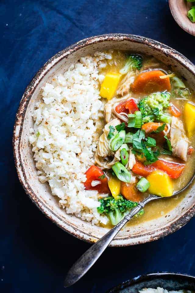 Whole30 Slow Cooker Mango Chicken Curry- An easy, healthy family-friendly weeknight dinner where the slow cooker does all the work for you! Gluten free and paleo/whole30 compliant too! Makes DELICIOUS leftovers for meal prep! | #Foodfaithfitness | #Glutenfree #Healthy #Paleo #Whole30 #Curry