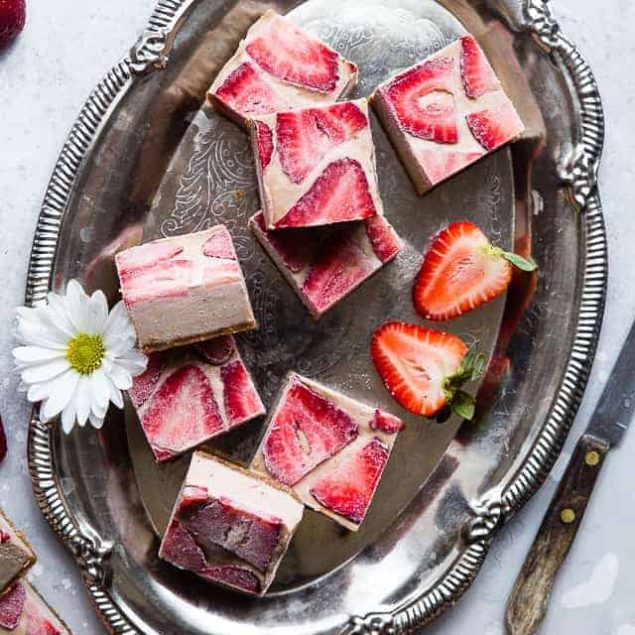 No Bake Strawberry Cashew Paleo Lemon Bars - This EASY vegan lemon bar recipe has the flavor of sweet strawberries and creamy cashews with zippy lemon! A healthy, paleo friendly, dairy free treat for the summer! | #Foodfaithfitness | #Dairyfree #Paleo #Vegan #Glutenfree #Nobake