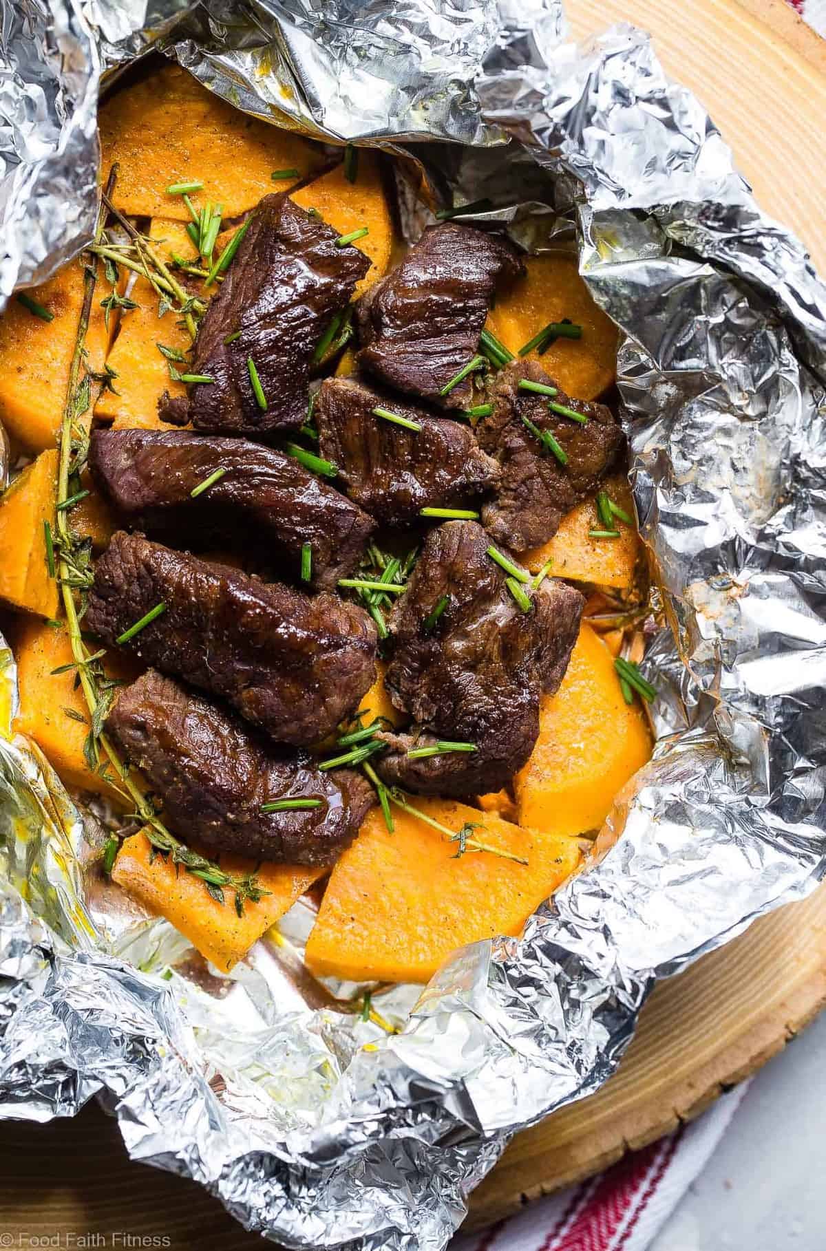 Garlic Steak and Potato Foil Packets - These EASY Steak Foil Packets are an easy, healthy and whole30 approved summer dinner with only 6 ingredients and 300 calories! Sure to please even the pickiest of eaters! | #Foodfaithfitness | #Glutenfree #Paleo #Whole30 #Grilling #Dairyfree