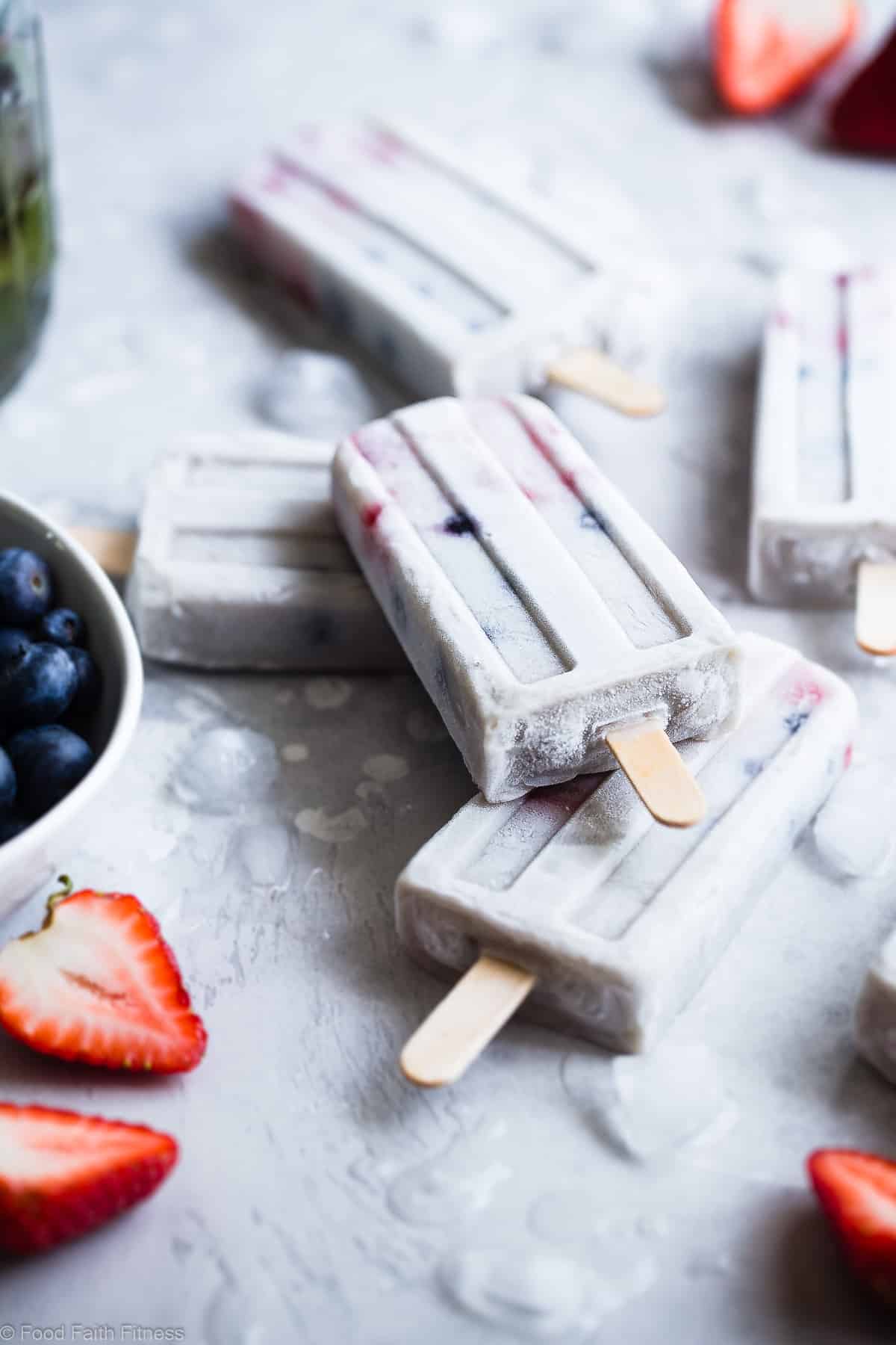 Red, White and Blueberry Paleo Banana Pudding Pops - These easy, healthy homemade pudding pops are perfect for the Fourth of July or anytime in the Summer! SO easy and gluten free and paleo/vegan friendly! Kids and adults will LOVE these! | #Foodfaithfitness | #Glutenfree #Healthy #Paleo #Vegan #July4th