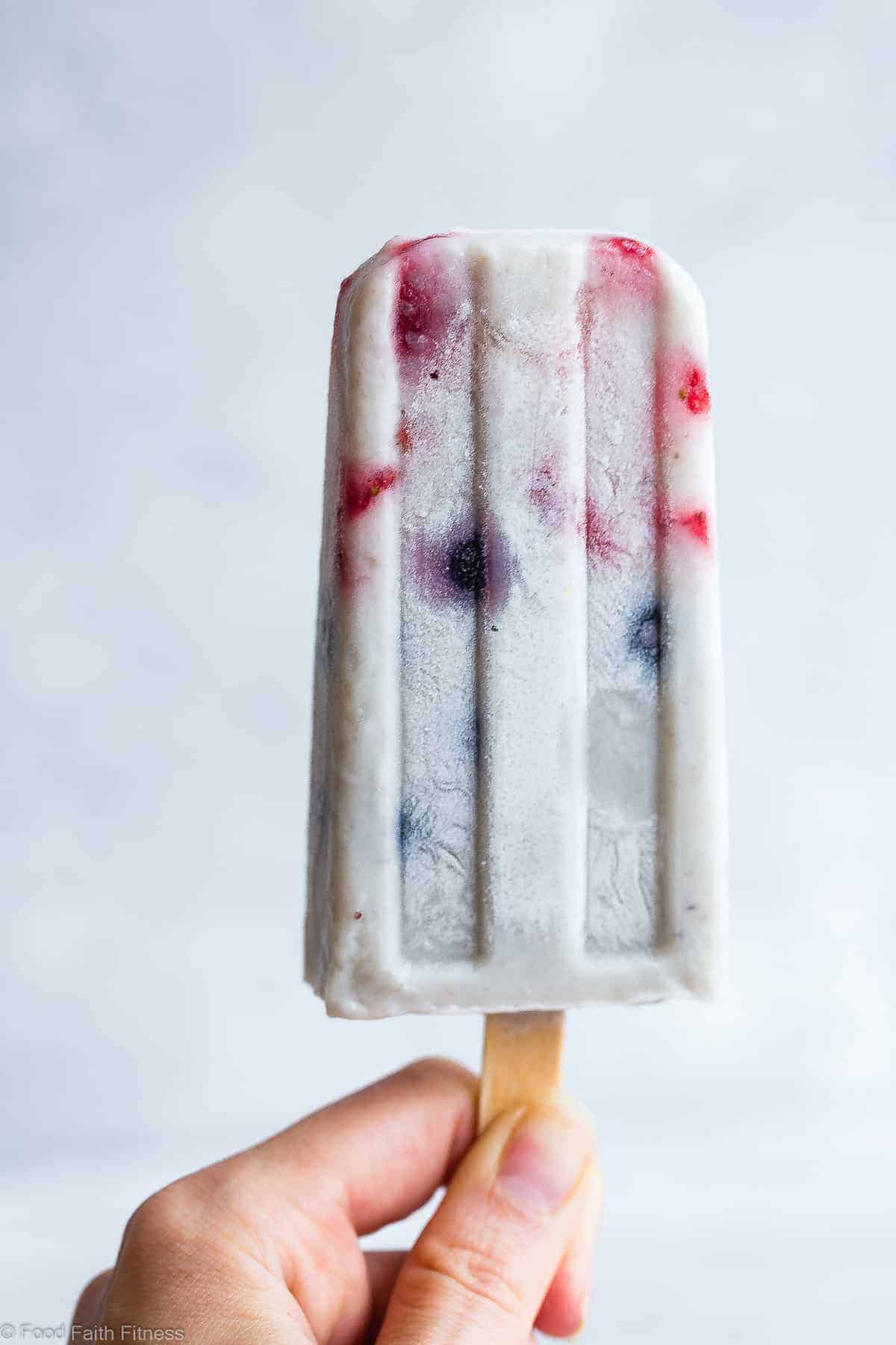 Red, White and Blueberry Paleo Banana Pudding Pops - These easy, healthy homemade pudding pops are perfect for the Fourth of July or anytime in the Summer! SO easy and gluten free and paleo/vegan friendly! Kids and adults will LOVE these! | #Foodfaithfitness | #Glutenfree #Healthy #Paleo #Vegan #July4th