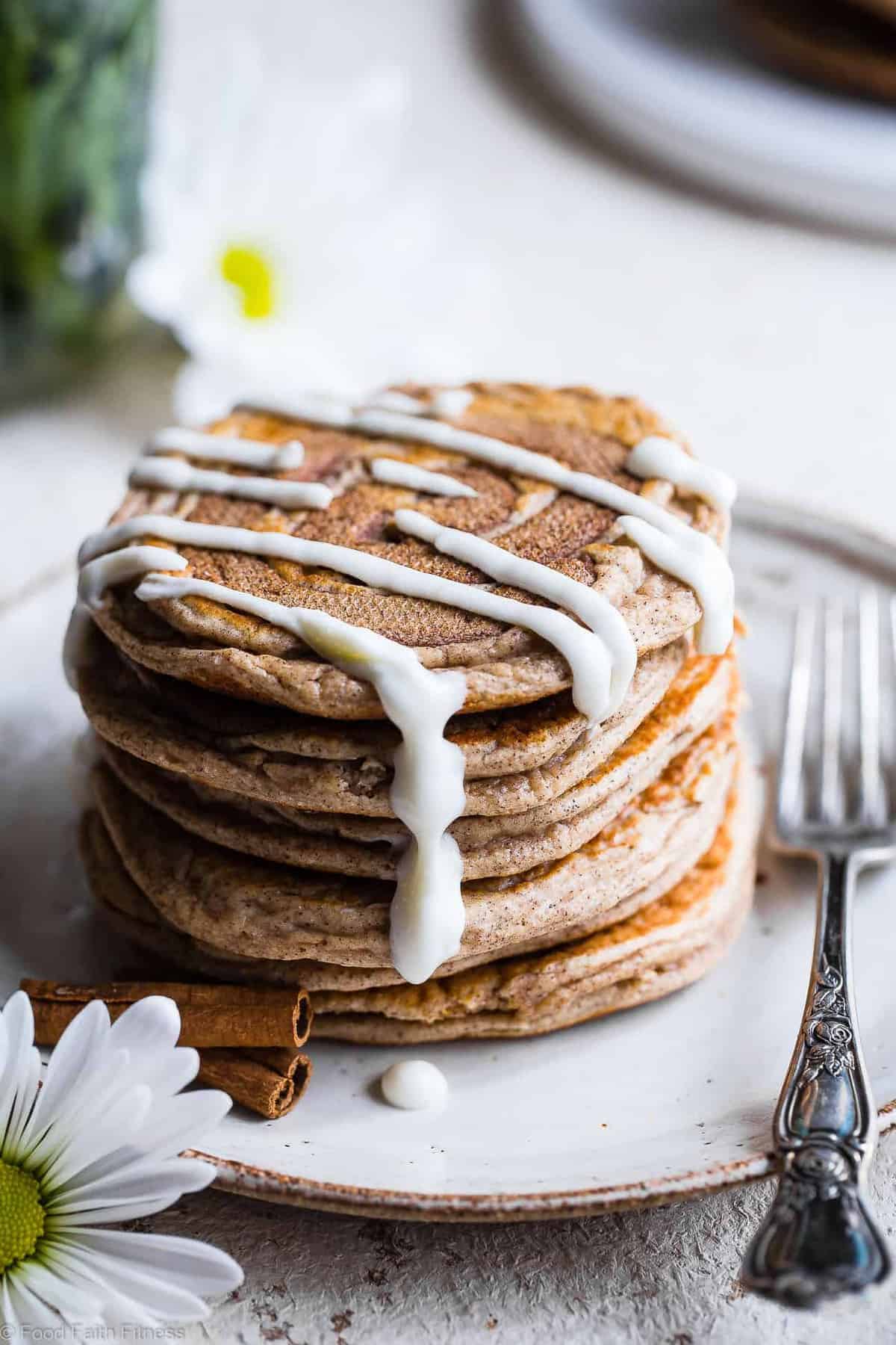 Cinnamon Roll Keto Protein Pancakes - This EASY, low carb, gluten free protein pancakes recipe is going to be your new favorite breakfast! Great for kids and adults and packed with 23g of protein! Who doesn't want to wake up to healthy cinnamon rolls?! | #Foodfaithfitness | #Keto #Lowcarb #Glutenfree #Healthy #Pancakes Easy Cinnamon Roll Gluten Free Low Carb Keto Protein Pancakes - This low carb pancake recipe is going to be your new favorite breakfast! Great for kids and adults and packed with 23g of protein! Who doesn't want to wake up to healthy cinnamon rolls?! | #Foodfaithfitness | #Keto #Lowcarb #Glutenfree #Healthy #Pancakes