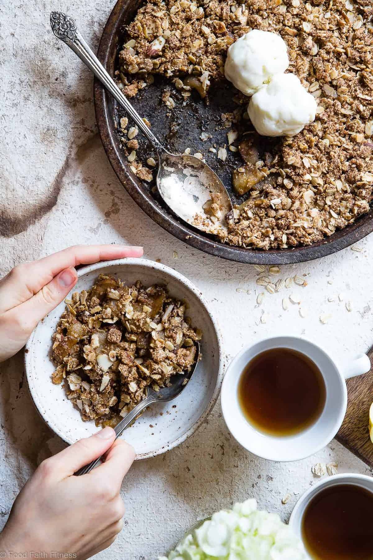 Easy Vegan Gluten Free Apple Crisp - Made with SUPER simple, wholesome ingredients and is perfectly spicy-sweet and yummy! The perfect, cozy fall dessert that you will never believe is gluten/dairy/egg free and healthy! | #Foodfaithfitness | #Glutenfree #Vegan #Dairyfree #Healthy #Eggfree Easy Vegan Gluten Free Apple Crisp Crumble - This dairy free apple crisp is made with SUPER simple, wholesome ingredients and is perfectly spicy-sweet and yummy! The perfect, cozy fall dessert that you will never believe is gluten/dairy/egg free and healthy! | #Foodfaithfitness | #Glutenfree #Vegan #Dairyfree #Healthy #Eggfree