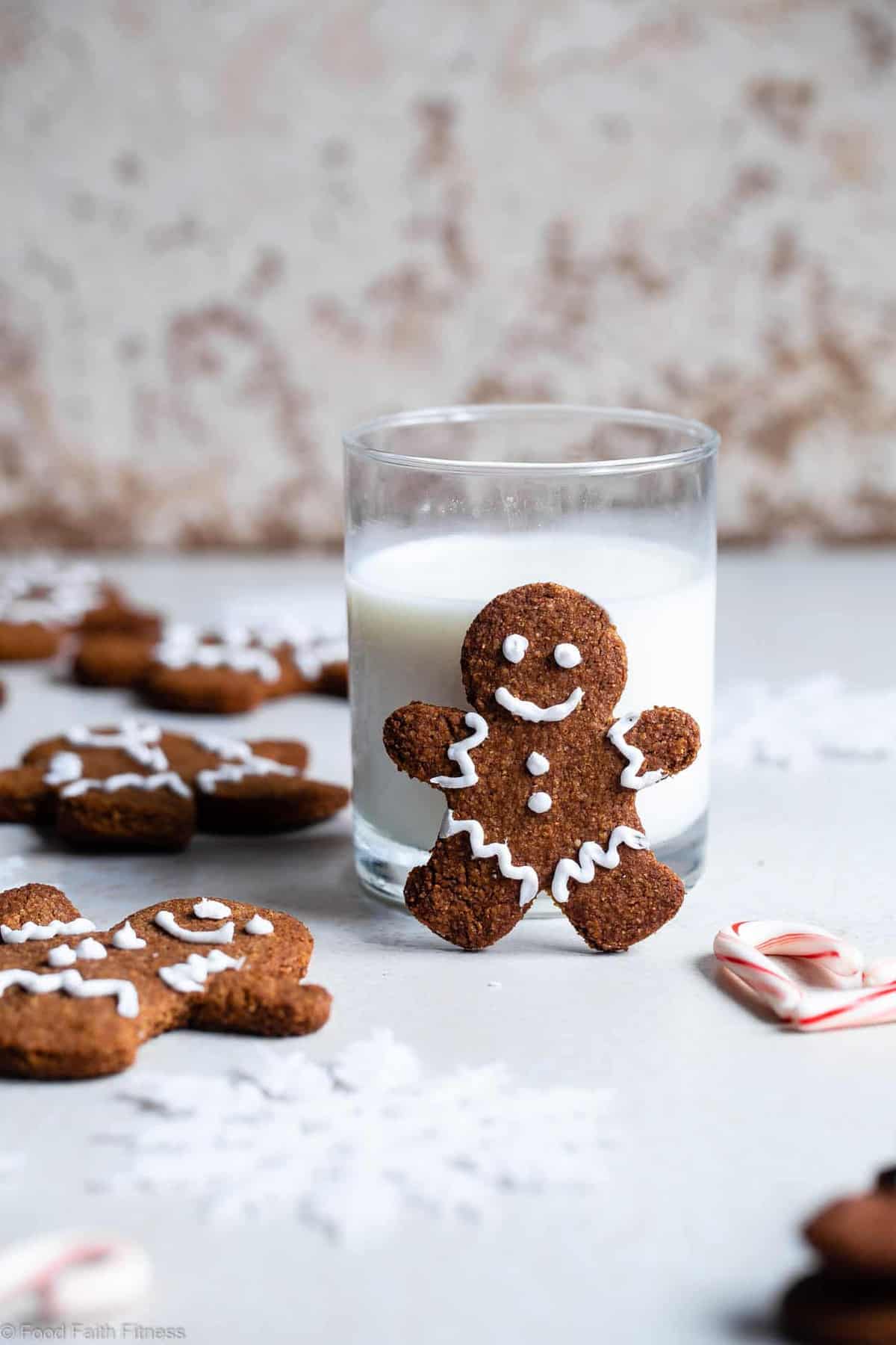 Gluten Free Paleo Gingerbread Cookies - These gingerbread cookies are perfectly spicy, sweet and crispy! An easy, delicious holiday cookie that no one will know are healthy and gluten/grain/dairy/refined sugar free! | #Foodfaithfitness | #Glutenfree #paleo #Gingerbread #healthy #dairyfree Gluten Free Paleo Gingerbread Cookies - These gingerbread cookies are perfectly spicy, sweet and crispy! An easy, delicious holiday cookie that no one will know are healthy and gluten/grain/dairy/refined sugar free! | #Foodfaithfitness | #Glutenfree #paleo #Gingerbread #healthy #dairyfree