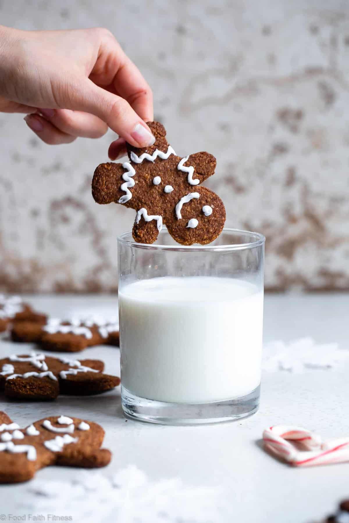 Gluten Free Paleo Gingerbread Cookies - These gingerbread cookies are perfectly spicy, sweet and crispy! An easy, delicious holiday cookie that no one will know are healthy and gluten/grain/dairy/refined sugar free! | #Foodfaithfitness | #Glutenfree #paleo #Gingerbread #healthy #dairyfree Gluten Free Paleo Healthy Gingerbread Cookies - These gingerbread cookies are perfectly spicy, sweet and crispy! An easy, delicious holiday cookie that no one will know are healthy and gluten/grain/dairy/refined sugar free! | #Foodfaithfitness | #Glutenfree #paleo #Gingerbread #healthy #dairyfree
