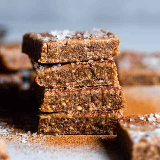 No Bake Whole30 Apple Almond Butter Bars - an EASY, 5 ingredient, salty-sweet and healthy snack that is gluten free, dairy free, sugar free and paleo and whole30 compliant! Great for kids and adults! | #Foodfaithfitness | #Paleo #whole30 #glutenfree #dairyfree #healthy