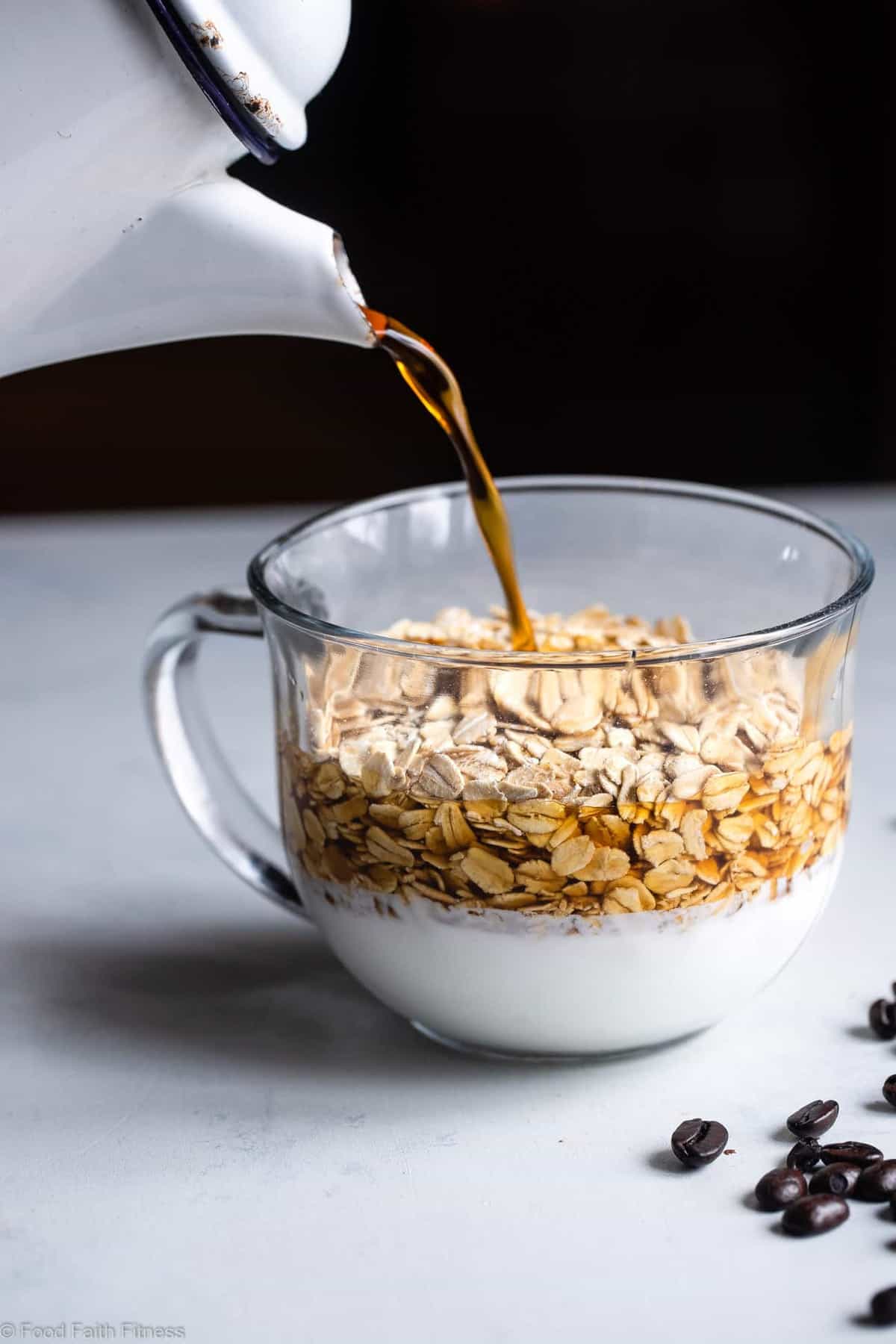 Vanilla Latte Overnight Oats - These gluten free overnight oats with Greek yogurt are a simple, 5 ingredient and protein packed way to start your day! Make them ahead for easy mornings! | #Foodfaithfitness | #glutenfree #healthy #breakfast #Greekyogurt #overnightoats Vanilla Latte Overnight Oats with Yogurt - These gluten free cold oats recipe with Greek yogurt are a simple, 5 ingredient and protein packed way to start your day! Make them ahead for easy mornings! | #Foodfaithfitness |