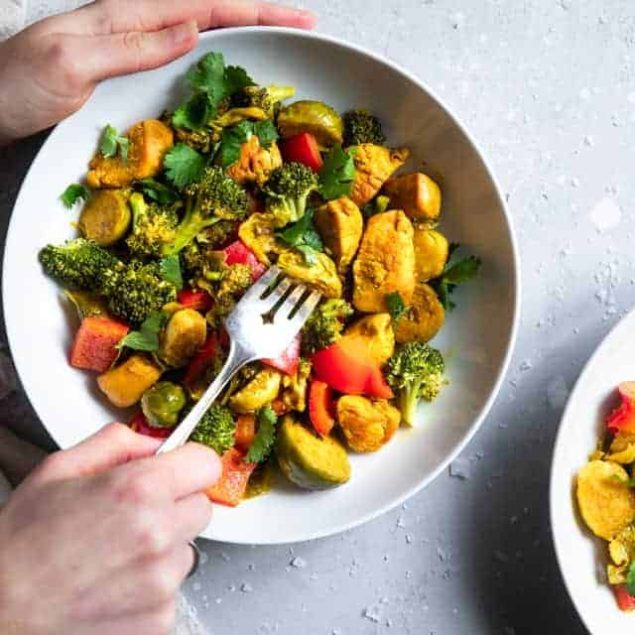 Keto Instant Pot Turmeric Chicken and Vegetables -  a 300 calorie, easy, quick and healthy meal with bold flavor and anti-inflammatory properties! It's paleo friendly, whole30 and low carb too! | #Foodfaithfitness | #Paleo #Whole30 #Lowcarb #Glutenfree #Instant Pot