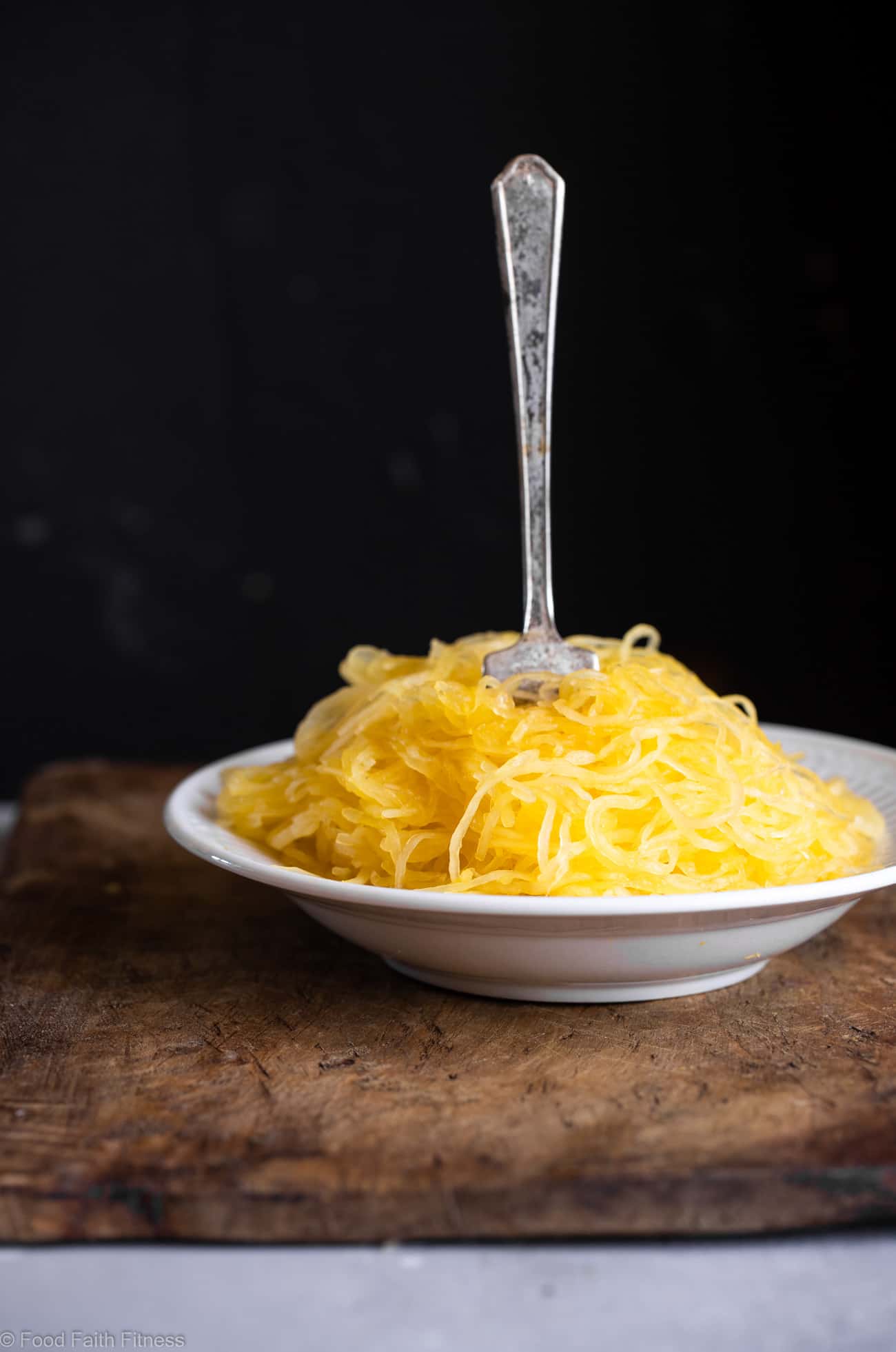 Instant Pot Spaghetti Squash - Learn how to cook Instant Pot Spaghetti Squash! It's super quick and easy, great for meal prep and low carb, gluten free, vegan and whole30 too! | #Foodfaithfitness | #Glutenfree #Paleo #Lowcarb #Keto #InstantPot