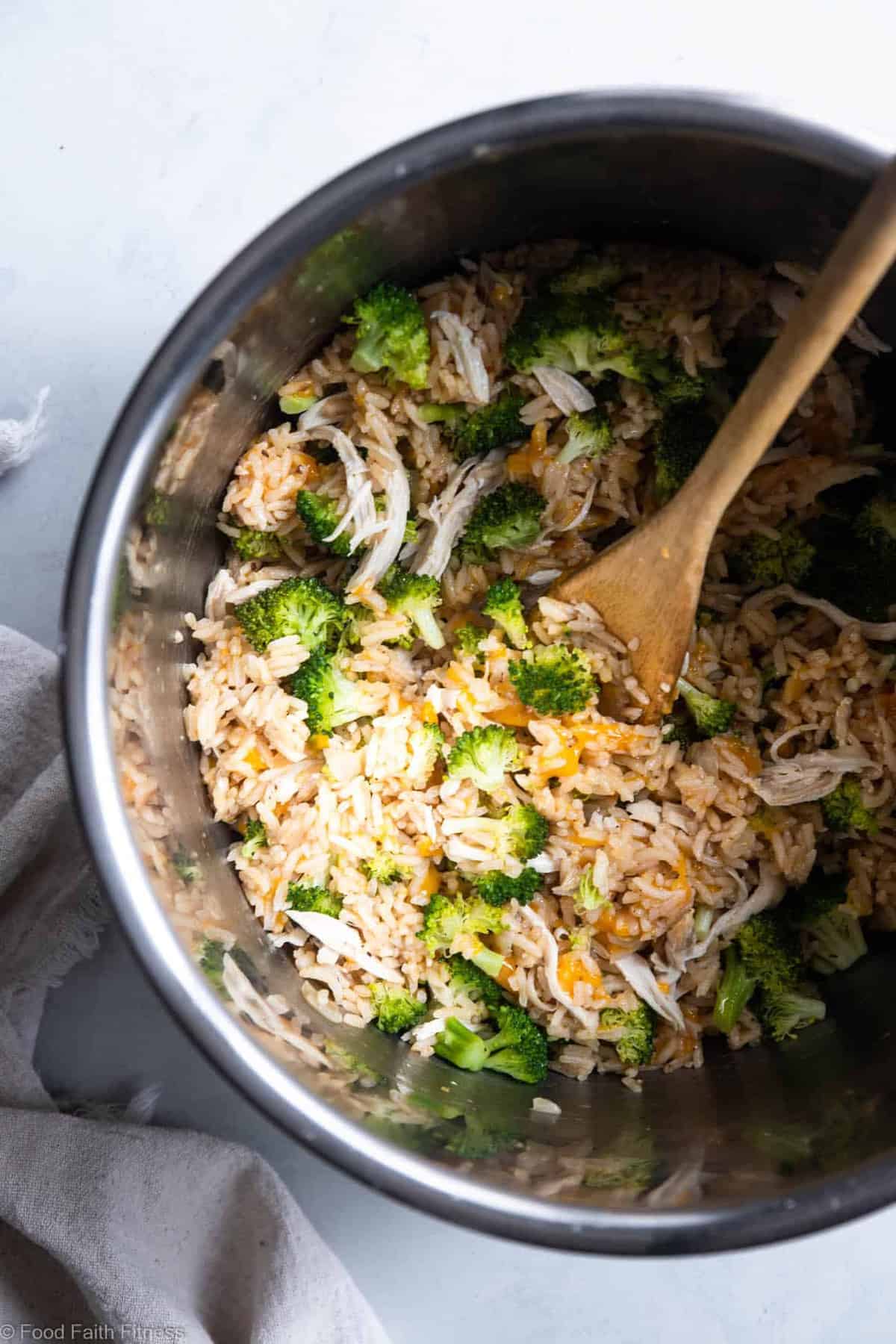 Instant Pot Broccoli Cheese and Chicken Rice Casserole - This gluten free Instant Pot chicken and rice casserole with broccoli is an easy, weeknight dinner that almost makes itself! Even picky kids will love it and great for meal prep! | #Foodfaithfitness | #healthy #glutenfree #Instantpot #dinner #kidfriendly