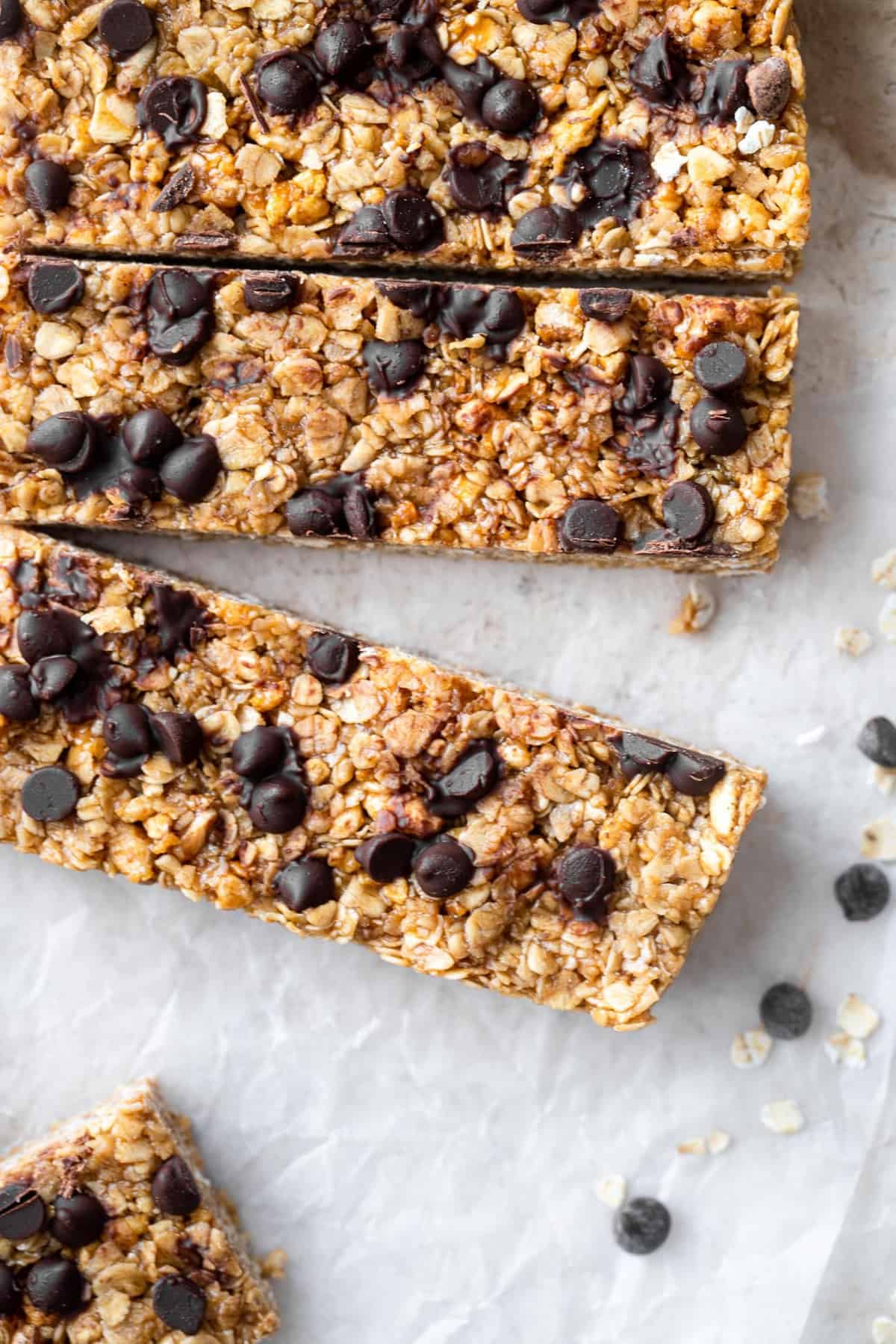 Healthy Chewy Chocolate Chip Granola Bars - This Healthy Chewy Granola Bar Recipe is made with wholesome, simple, pantry essential ingredients! Loaded with chocolate chips and great for kids or adults! | #Foodfaithfitness | #kidfriendly #healthy #snack #eggfree #backtoschool close up of healthy chewy granola bar recipe