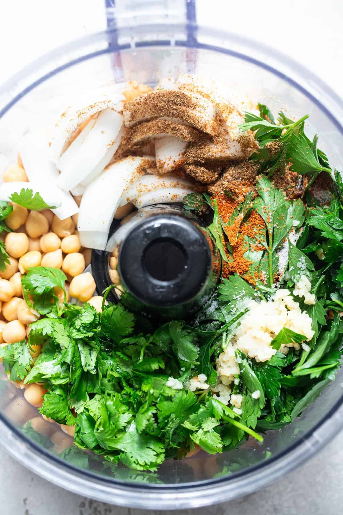Crispy Air Fryer Falafel - This healthy Air Fryer Falafel is SO crispy you will never believe that it is not deep fried! Easy, gluten free, vegan friendly and so delicious! | #Foodfaithfitness | #Vegan #Dairyfree #Glutenfree #Airfryer #Healthy ingredients to make oven baked falafel