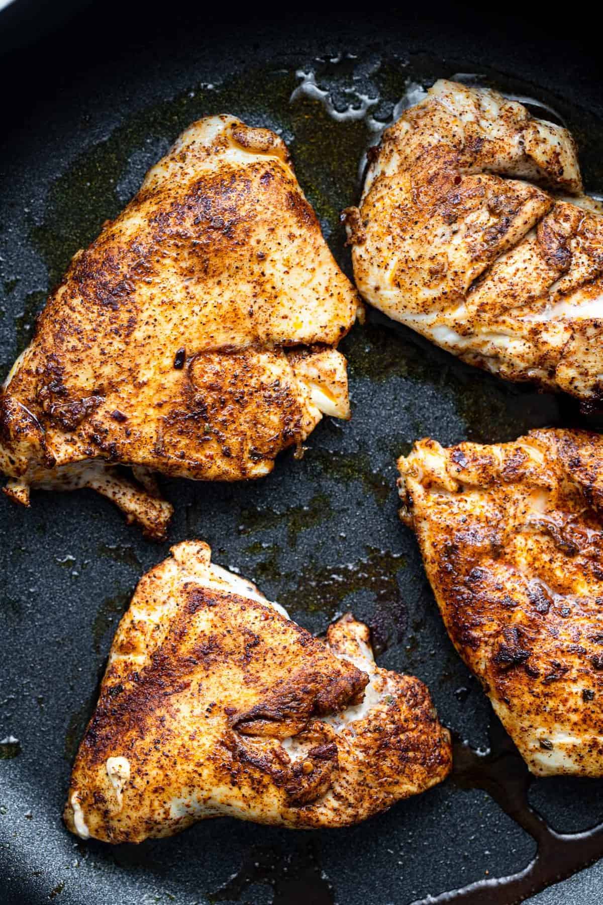 Santa Fe Chicken - This Santa Fe Chicken is an easy, weeknight dinner that is naturally gluten free and healthy! This will please even the pickiest of eaters! | #Foodfaithfitness | #glutenfree #healthy #dinner #chickendinner #kidfriendly santa fe chicken being sauteed in a skillet