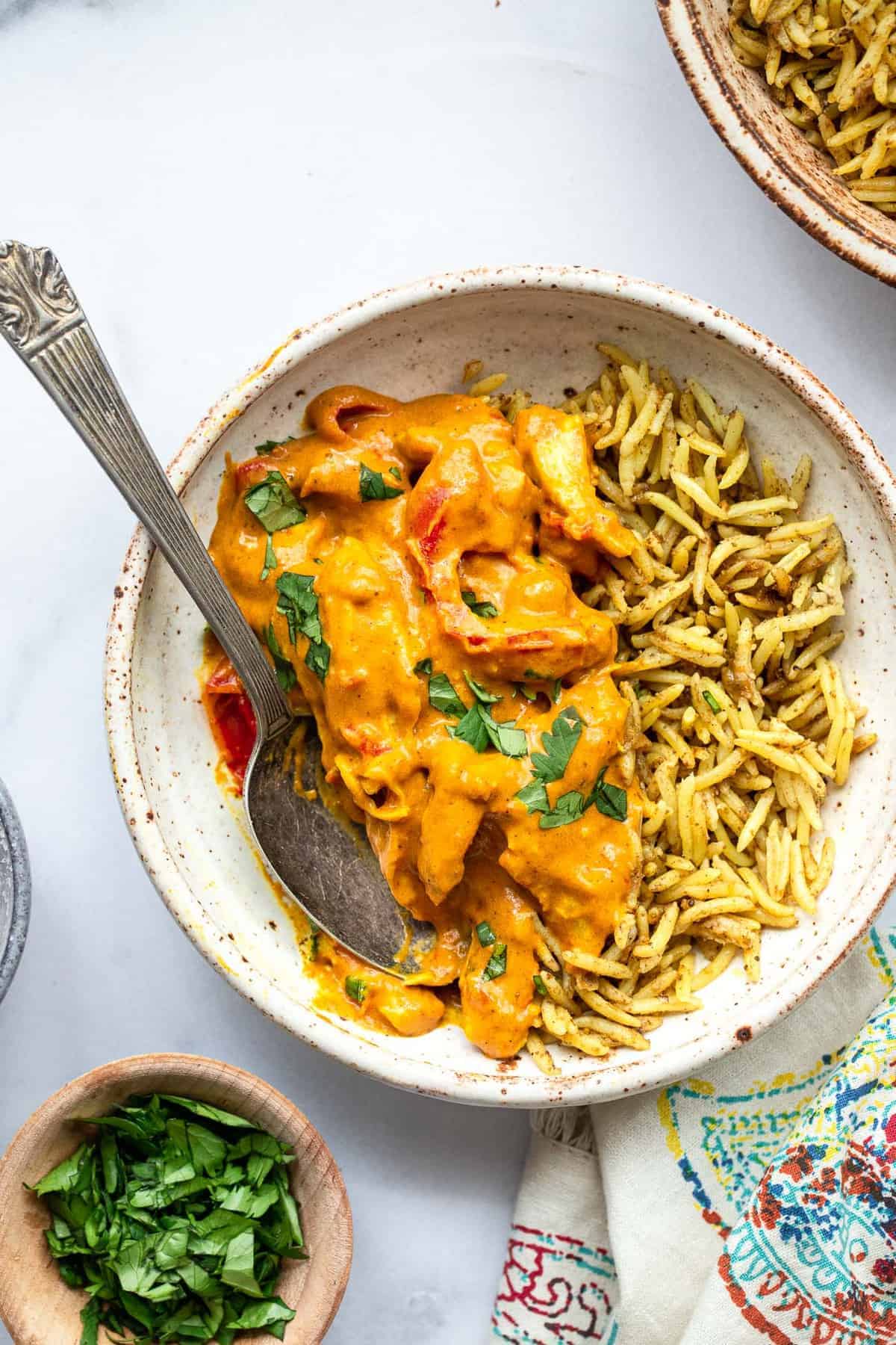 Whole30 Coconut Paleo Chicken Curry - This low carb Curry is an easy weeknight dinner with bold, Indian flavor. Simple to make, great for meal prep and low carb, keto and whole30 friendly too! | #Foodfaithfitness | #Glutenfree #Paleo #whole30 #lowcarb #keto paleo chicken curry in a bowl over turmeric spiced rice