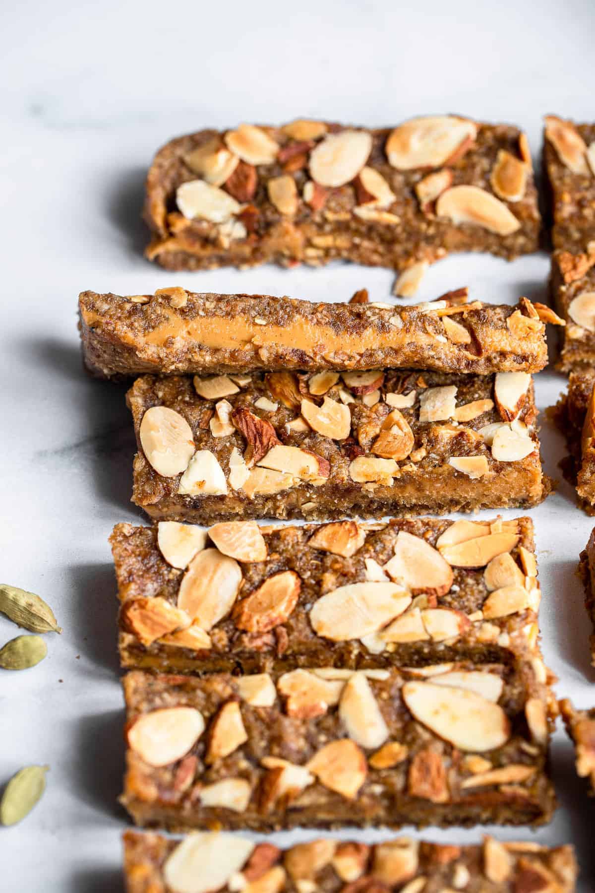 Chewy Chai Apple Bars - These Chewy Chai Apple Bars are spicy-sweet and the perfect snack or dessert that is naturally paleo, vegan and whole30 friendly! | #Foodfaithfitness | #vegan #paleo #whole30 #healthy #dairyfree