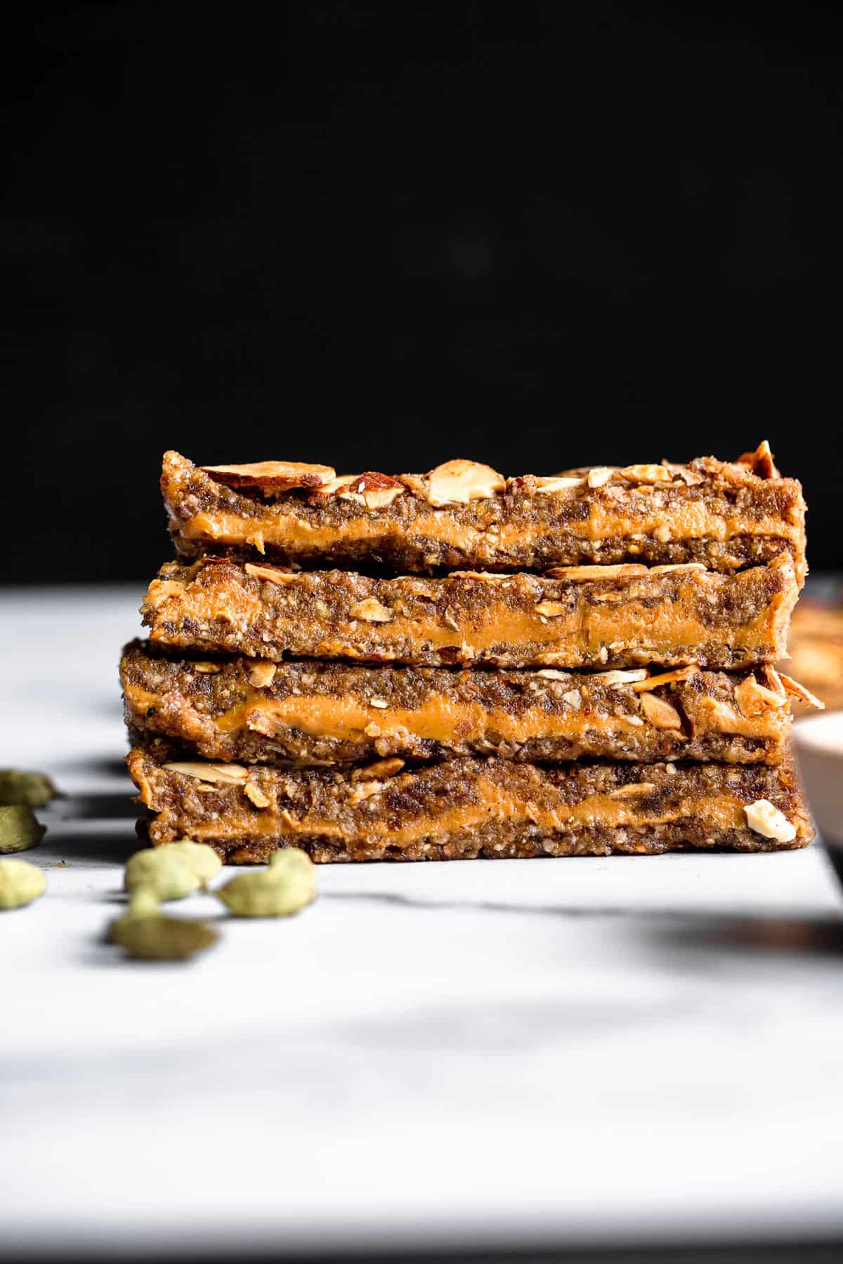 Chewy Chai Apple Bars - These Chewy Chai Apple Bars are spicy-sweet and the perfect snack or dessert that is naturally paleo, vegan and whole30 friendly! | #Foodfaithfitness | #vegan #paleo #whole30 #healthy #dairyfree