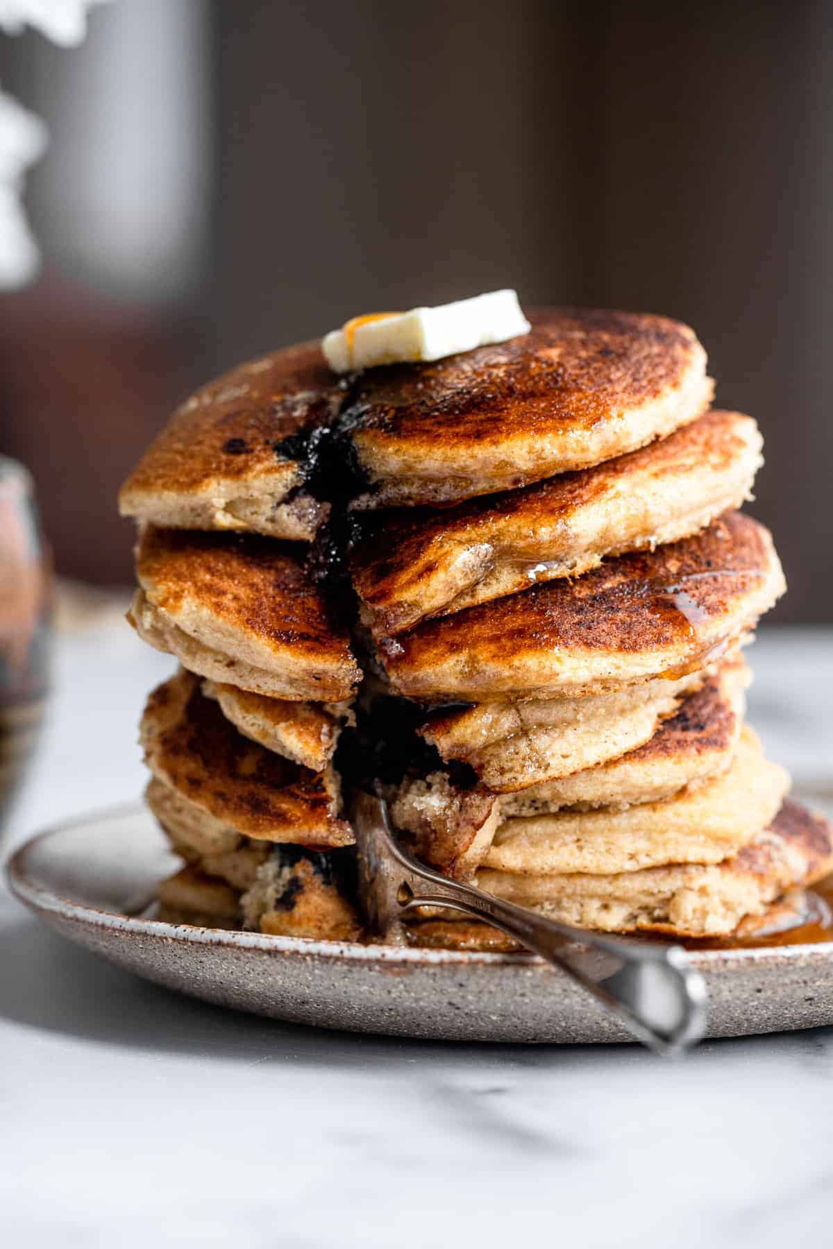Healthy Blueberry Kefir Pancakes - These blueberry pancakes are SO fluffy and delicious you will never know they are whole grain, healthy and egg free! Great for a filling breakfast! | #Foodfaithfitness | #healthy #pancakes #wholewheat #eggfree Blueberry Kefir Pancakes