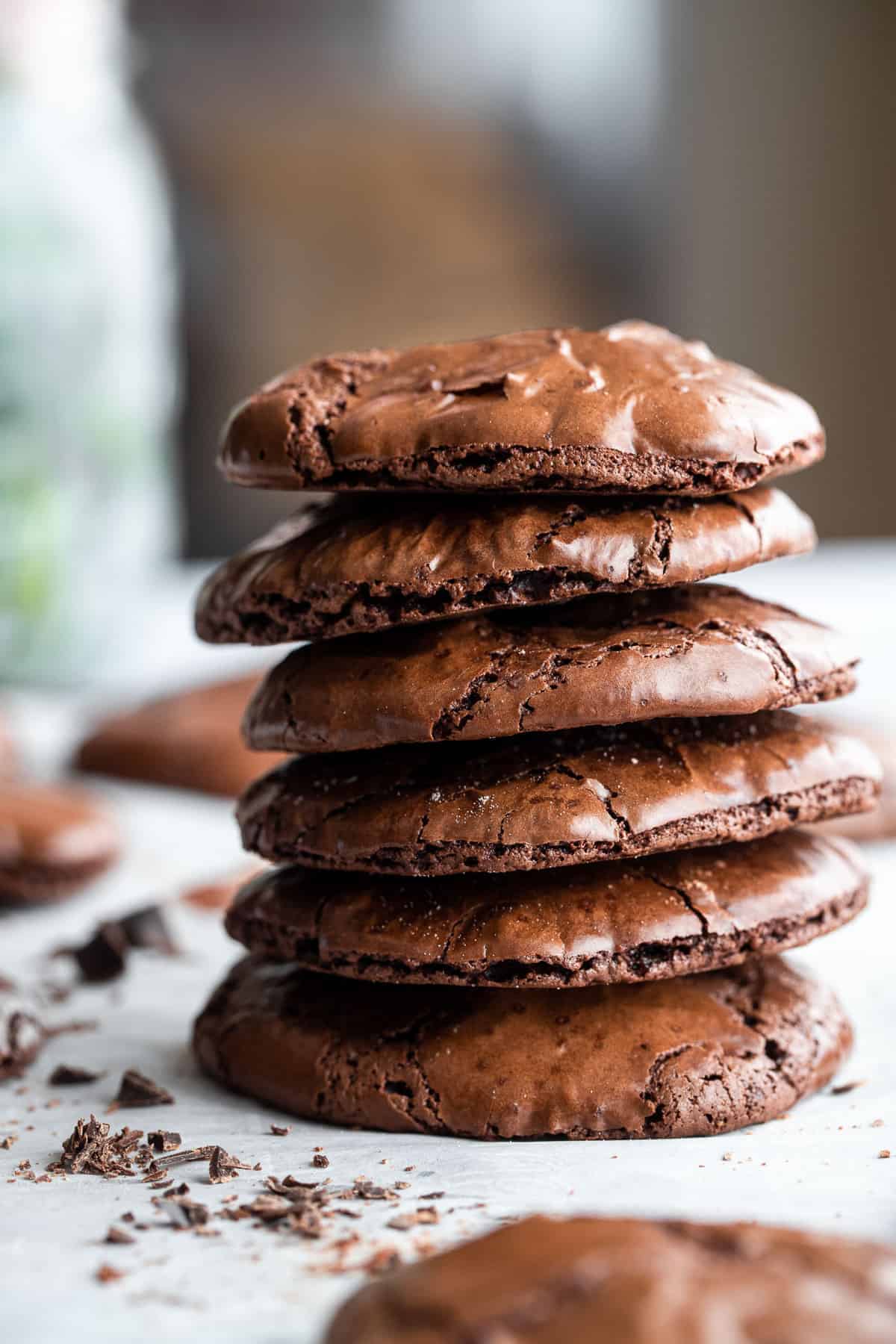 Flourless Gluten Free Chocolate Cookies - These Flourless Gluten Free Chocolate Cookies are crispy on the outside and fudgy and brownie-like on the inside! Seriously good and easy! | #Foodfaithfitness | #glutenfree #cookies #dairyfree