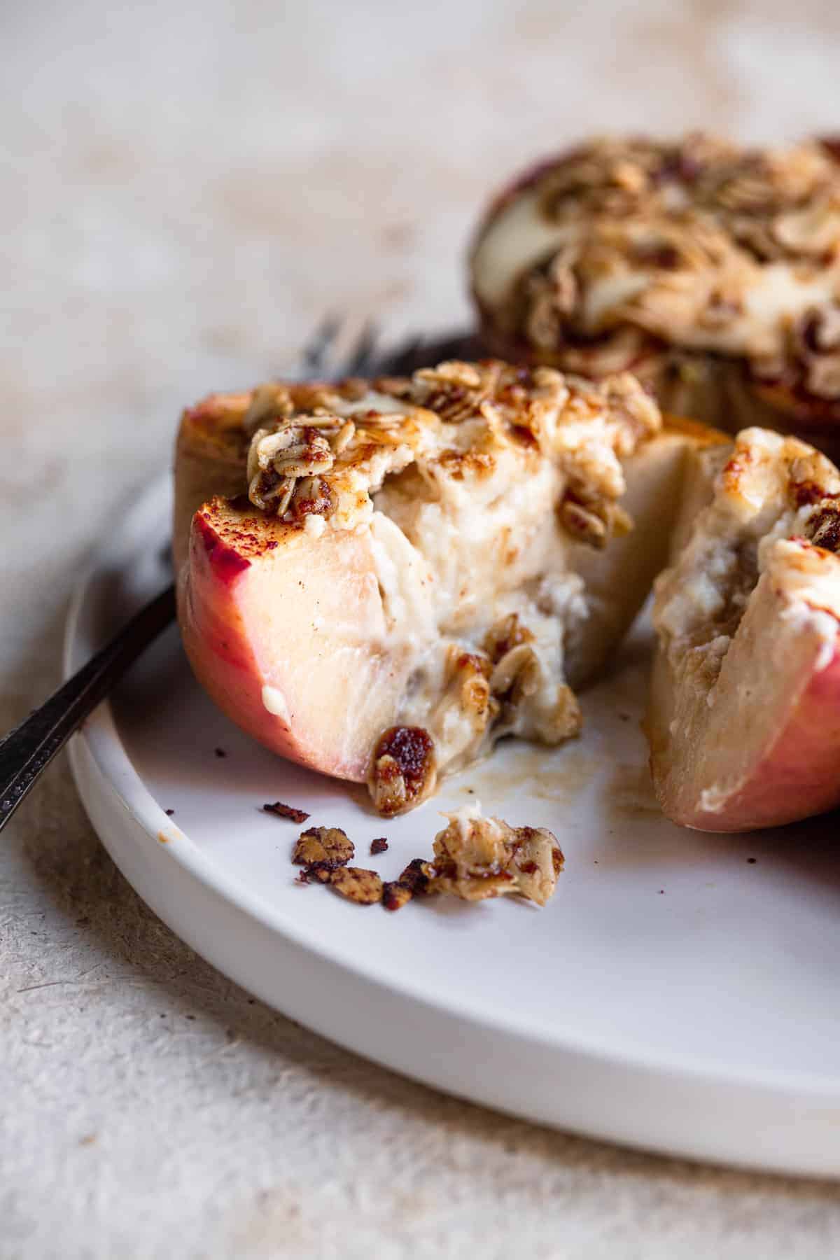 Healthy Cheesecake-Stuffed Baked Apples