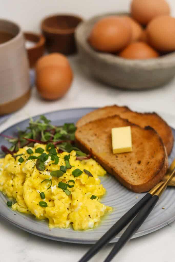 Scrambled Eggs with Cottage Cheese (High in Protein!)