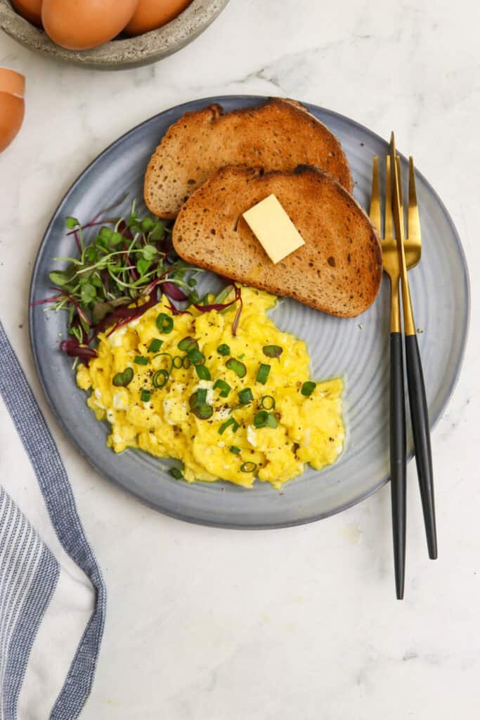 Scrambled Eggs with Cottage Cheese (High in Protein!)