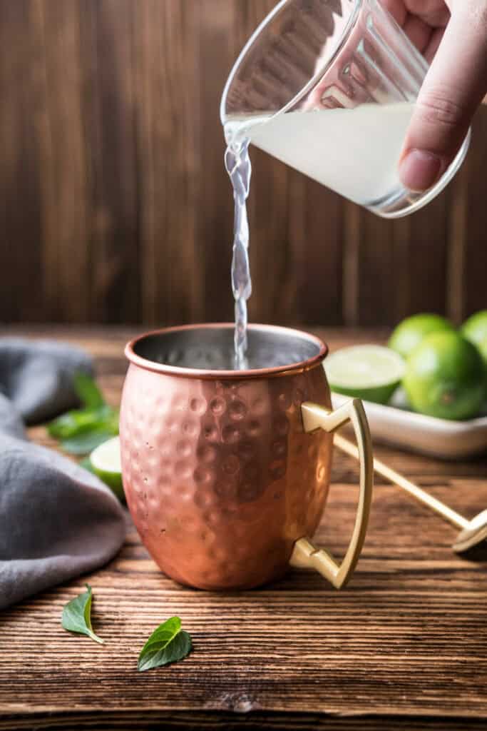 Kentucky Mule pouring