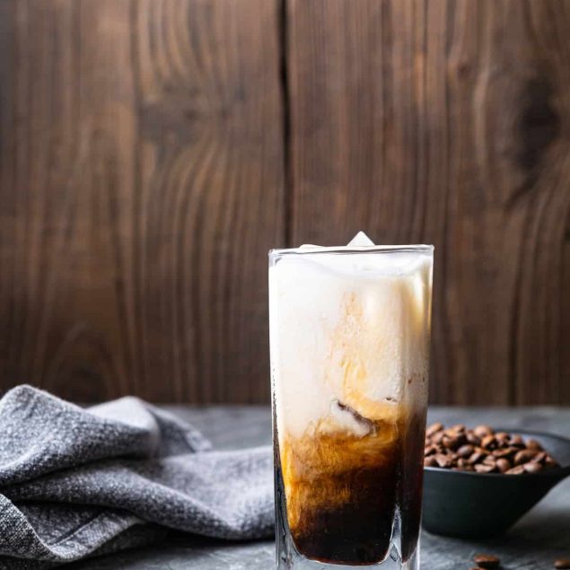 white-russian-cocktail