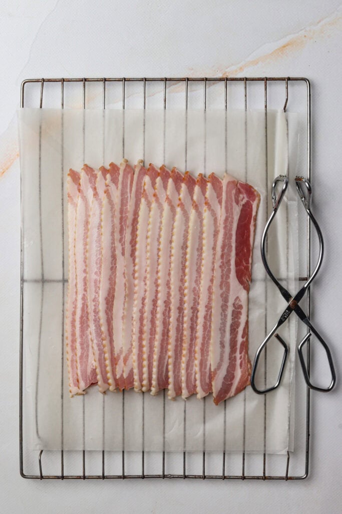 Bacon in Oven 425 (Crispy Bacon in Oven) top view ingredients