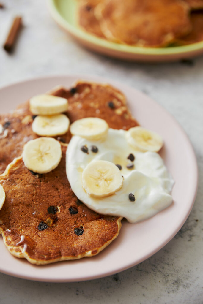 banana chocolate chip pancakes