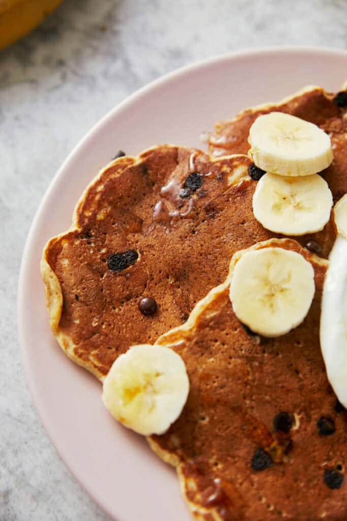 banana chocolate chip pancakes