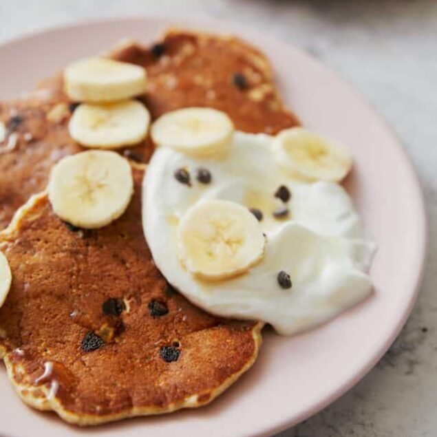 banana chocolate chip pancakes